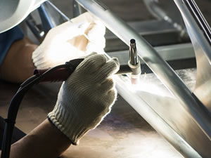 板切断加工、曲げ加工、溶接